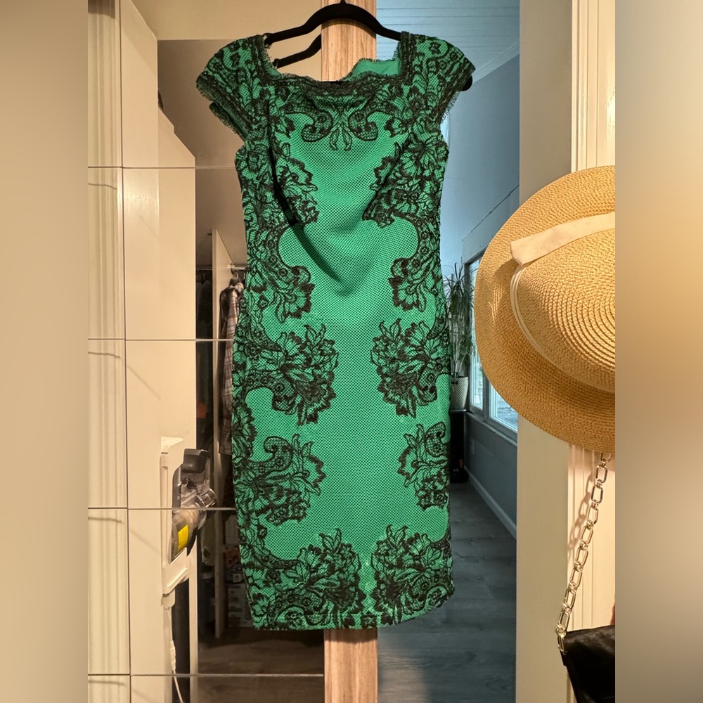 Short dress. Green/black. Size xs.